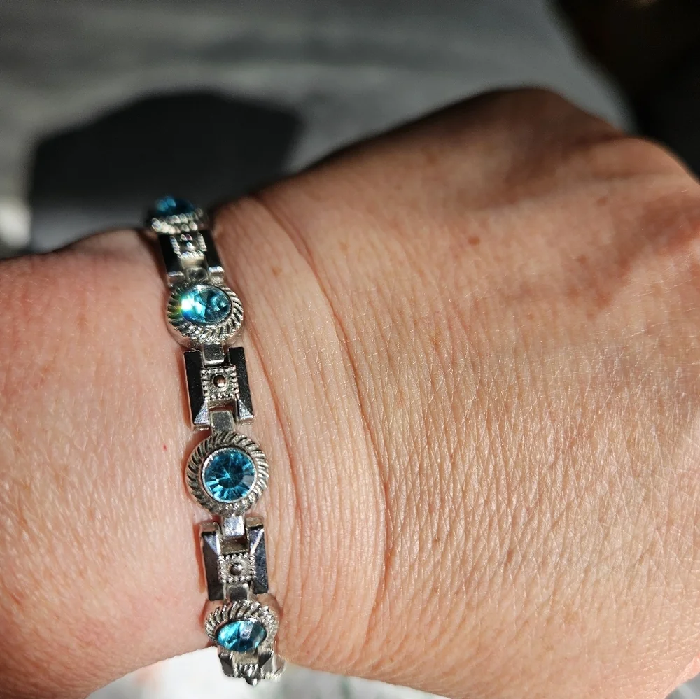 Vintage Silver Tone Scroll Link 7